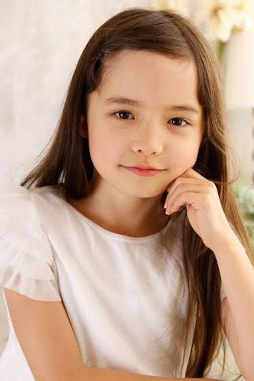 Portrait of actor Isla Rose