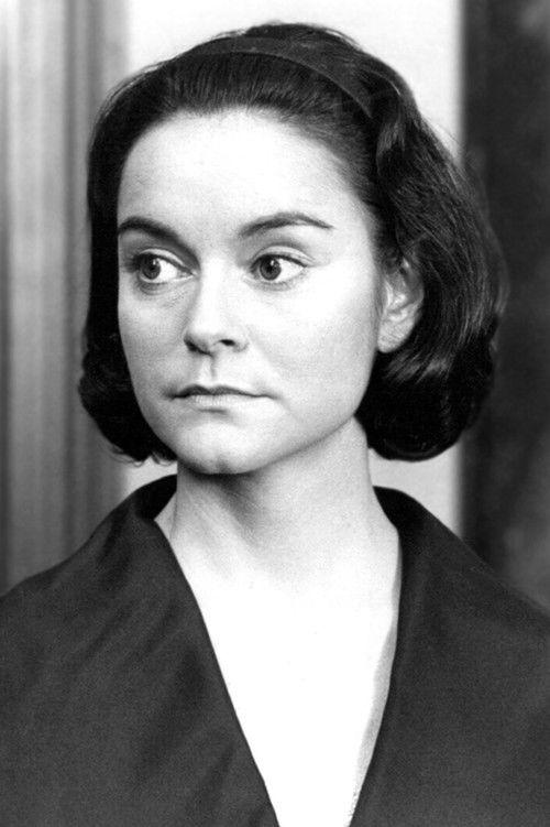 Portrait of actor Leonie Mellinger