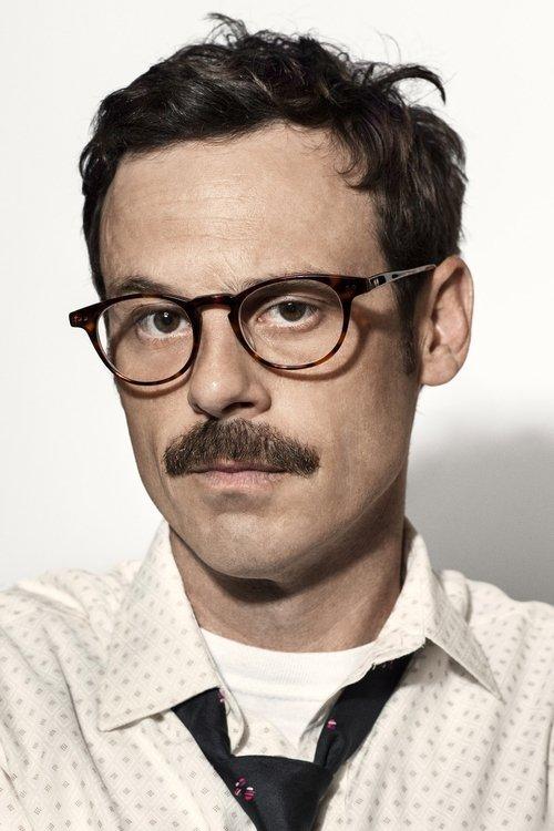 Portrait of actor Scoot McNairy