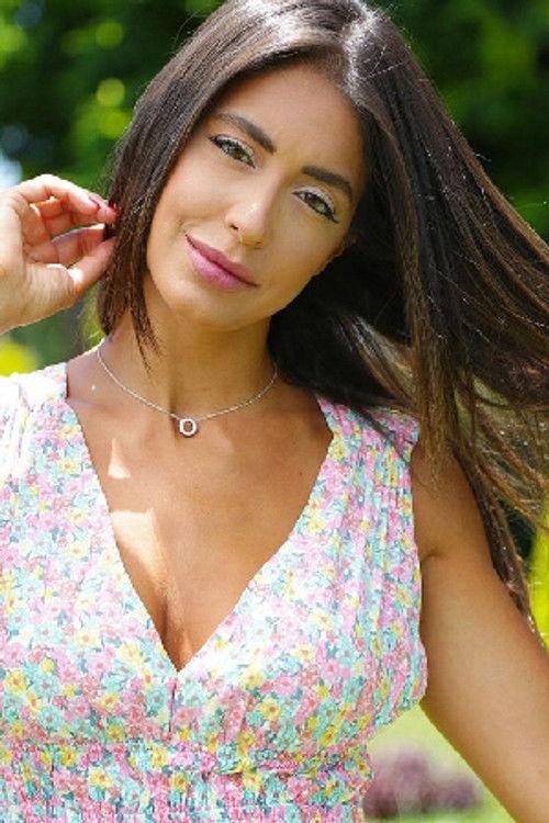 Portrait of actor Jennifer Azar