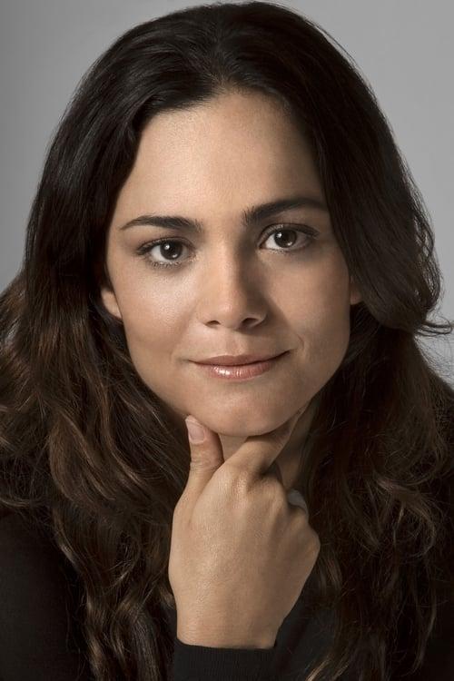 Portrait of actor Alice Braga