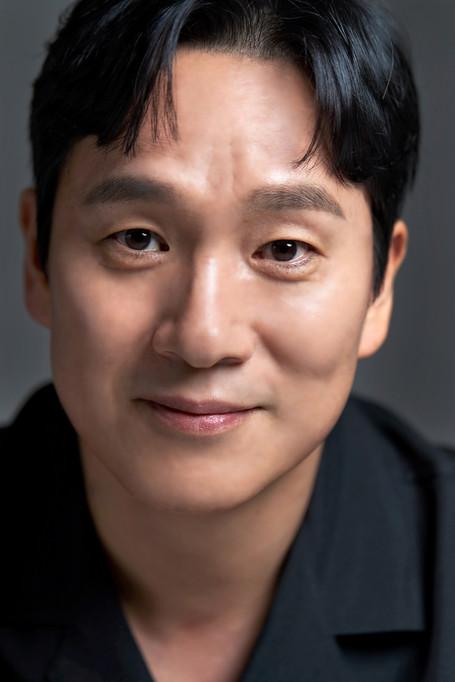 Portrait of actor Lee Ju-won