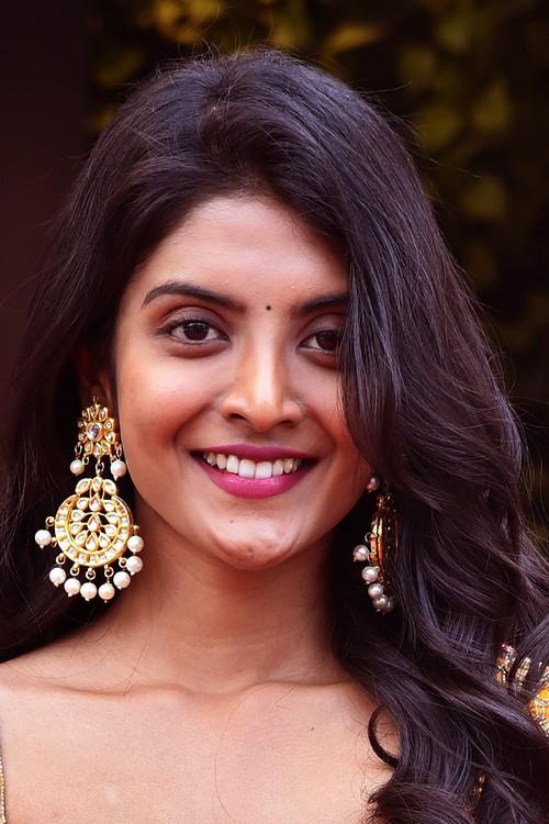 Portrait of actor Nivedhithaa Sathish